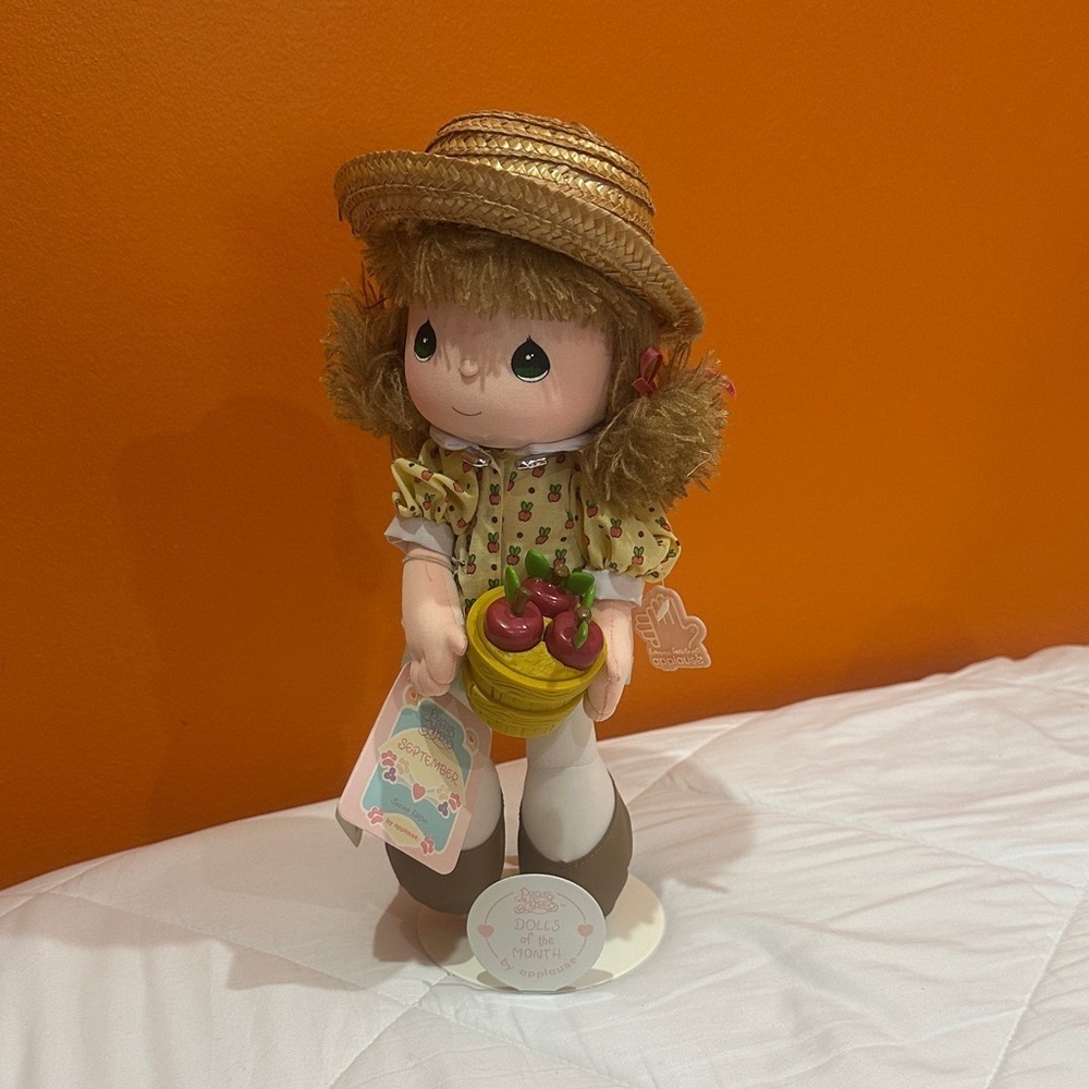NEW Straw Hat Doll with Basket of Apples - Picture 9 of 9